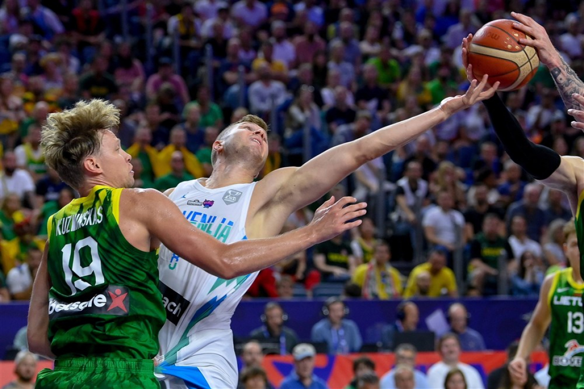 Slovenski košarkarji ob 13. uri v Tel Avivu lovijo uvrstitev na SP