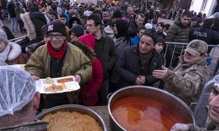 Potres v Turčiji in Siriji zahteval več kot 5000 življenj