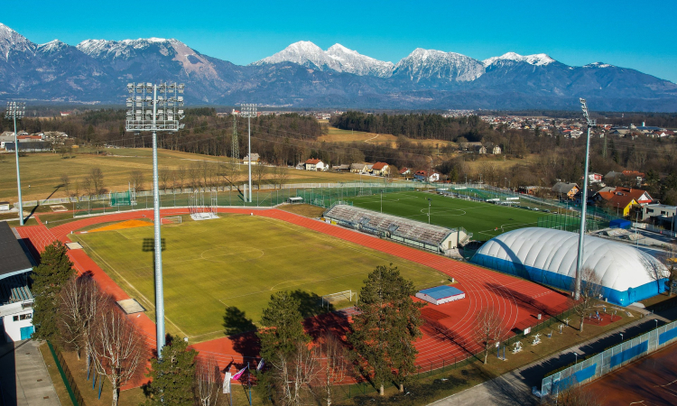 V Kranju zmage favoriziranih atletov 