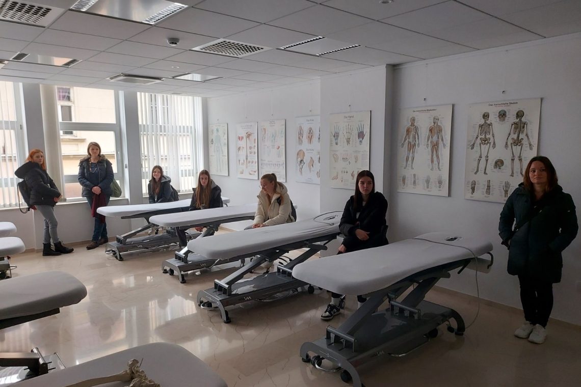 Odprta vrata Fakultete za zdravstvene vede v Novem mestu razkrivajo svet zdravstvenih poklicev