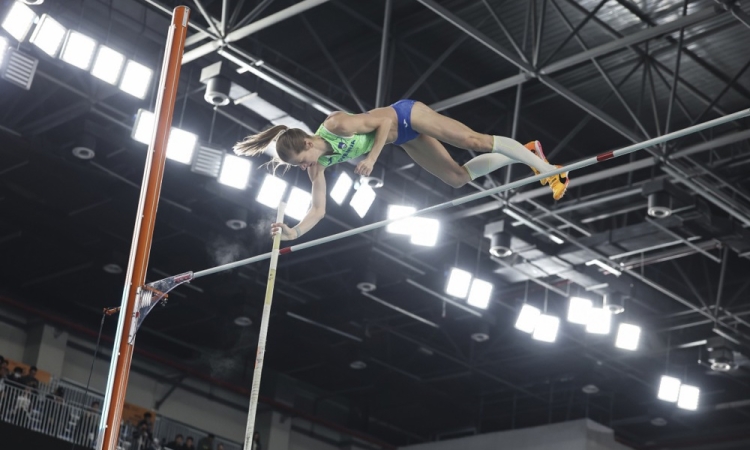 Šutej v Nanjingu osvojila srebrno medaljo na dvoranskem SP