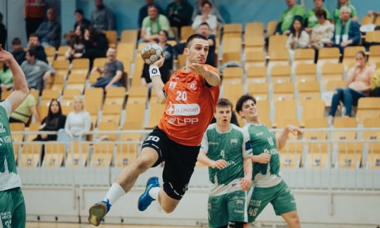 Rokometaši LL Grosist Slovana so v gosteh premagali Krko s 33:26 (18:15).