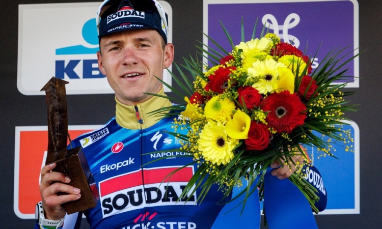 Evenepoel ob vrnitvi v sprintu ugnal Van Aerta