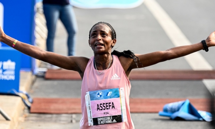 Etiopijka Assefa na maratonu v Londonu postavila svetovni rekord 