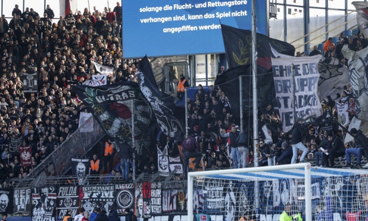 Bochum po incidentu z vžigalnikom obdržal zmago