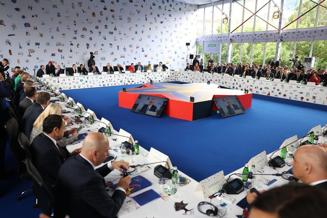 Golob na vrhu v Tirani: Evropa potrebuje več povezanosti in odprtosti