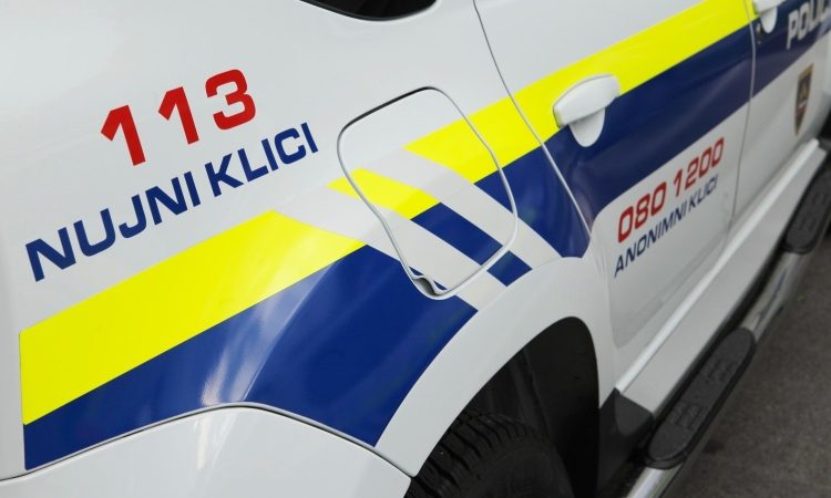 Po sporu pri Brezovici 81-letnik ustrelil moškega in ga huje ranil