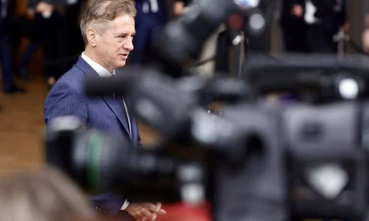 Vlada izenačila ureditev varovanja predsednice republike in premierja