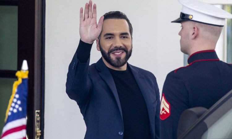 Bukelejev režim v El Salvadorju dokončno stopil v avtoritarno fazo