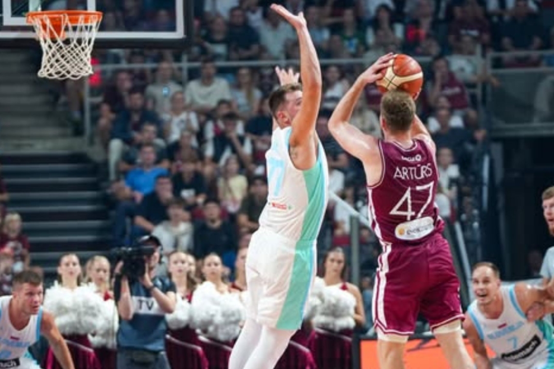 Poraz z Latvijo in poškodba Luke Dončića v Rigi