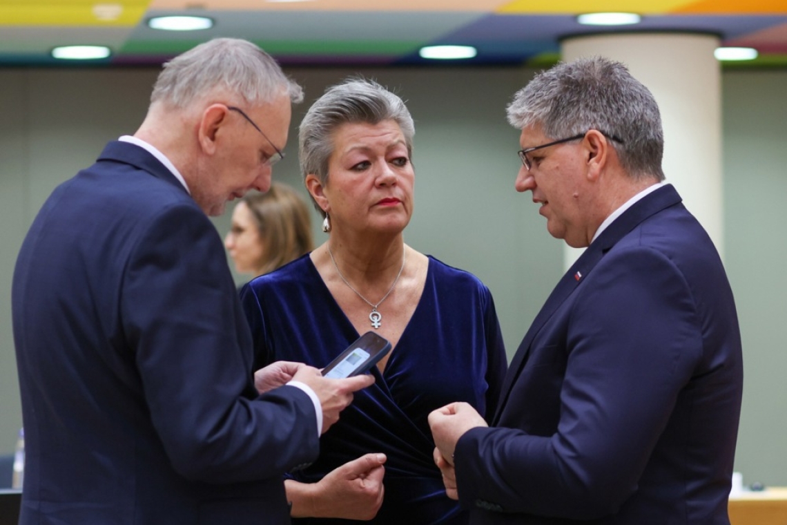 Podpis pogodbe z Leonardom prestavljen zaradi revizije javnega naročila