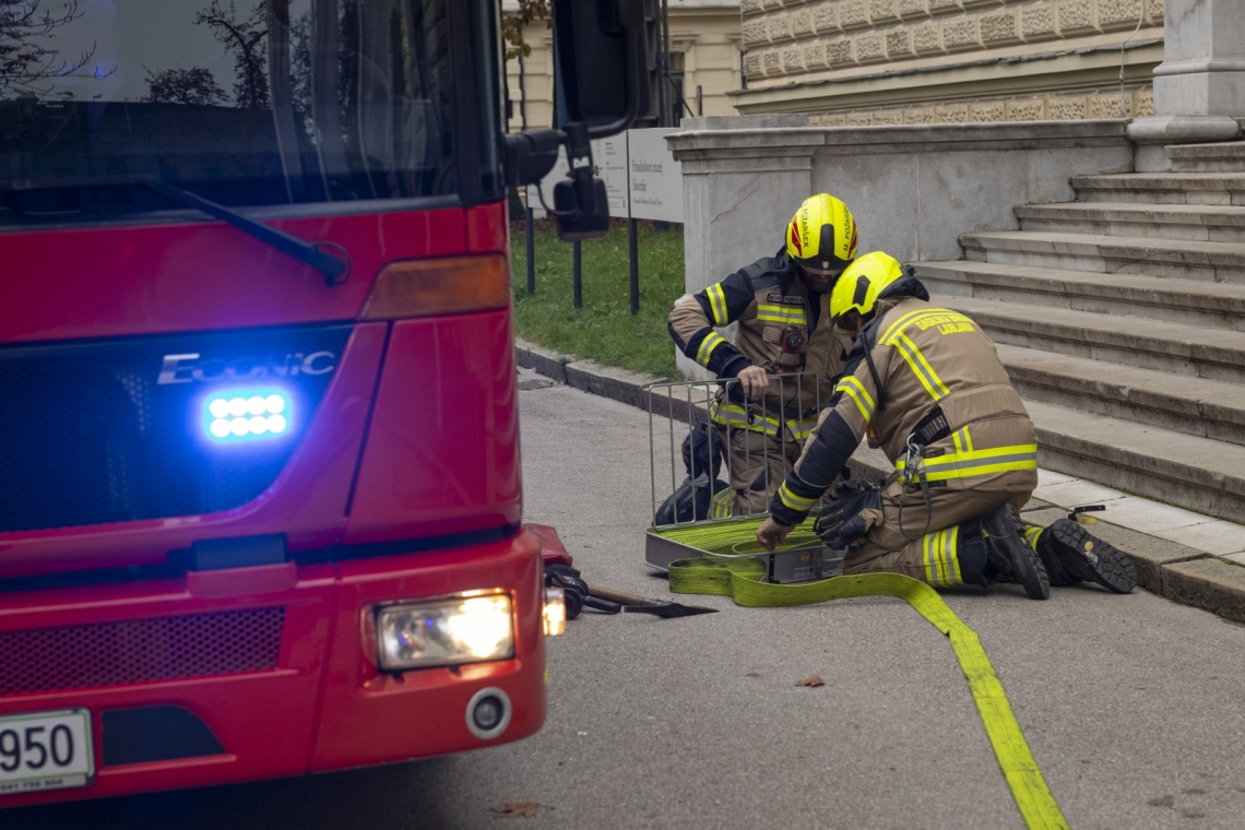 Izliv vode povzročil škodo na celjski zdravstveni šoli