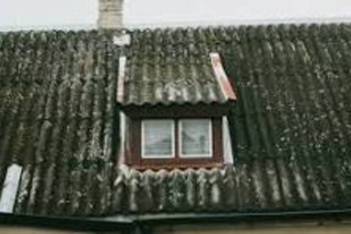 Azbest ostaja nevaren ostanek preteklosti