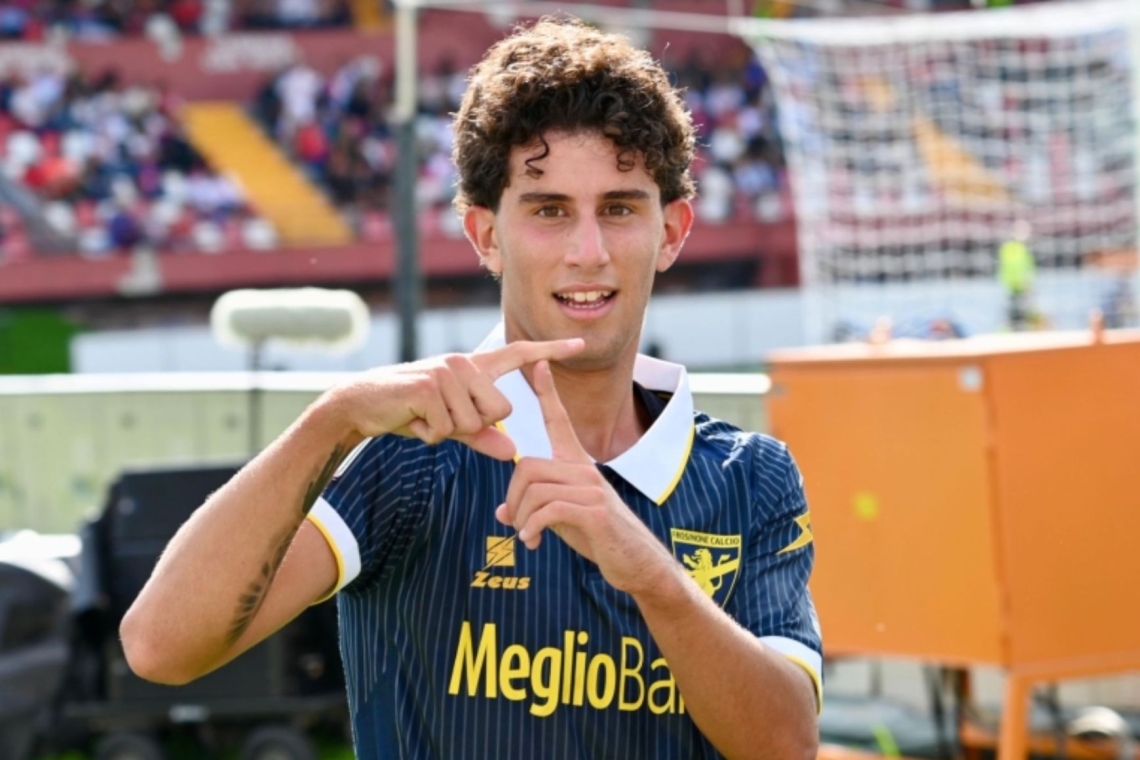 Filippo Grosso zablestel ob debiju in opozoril, da stopa po svoji poti