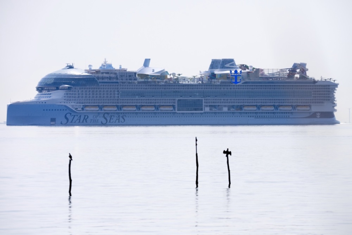 Največja križarka na svetu bo v Barceloni začela svojo prvo plovbo poleti 2026