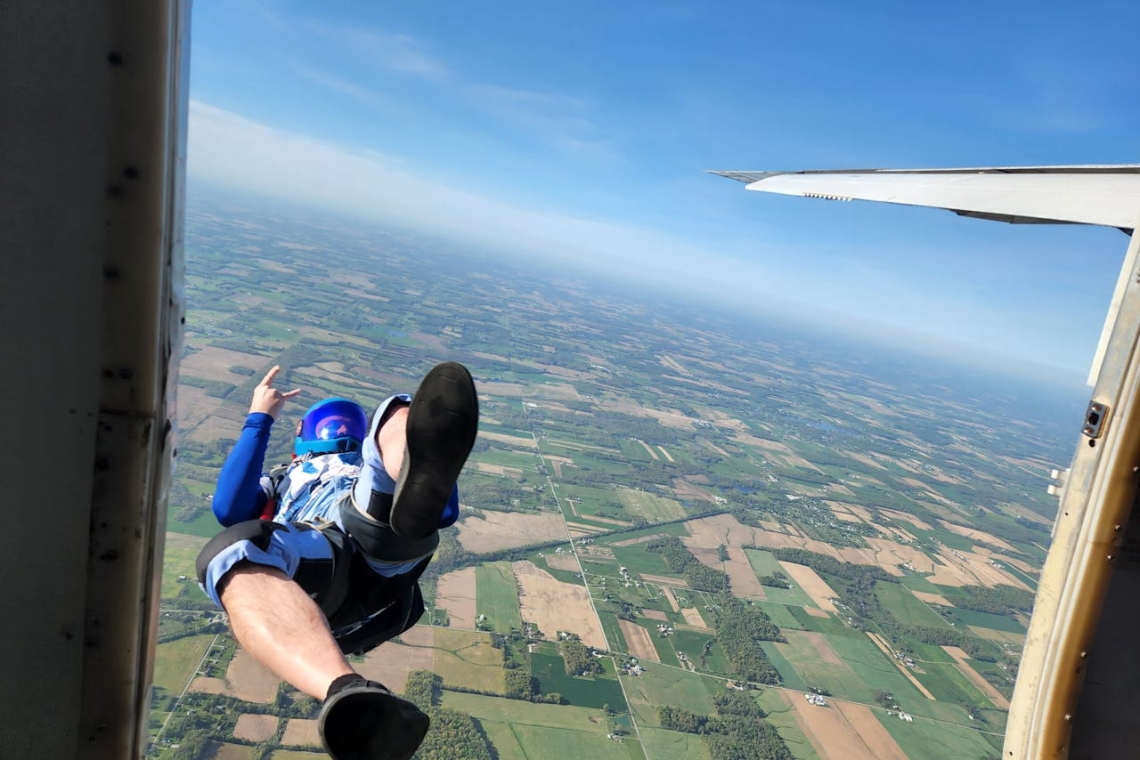 Padalec preživel padec z višine 3.300 metrov po odpovedi vseh padal