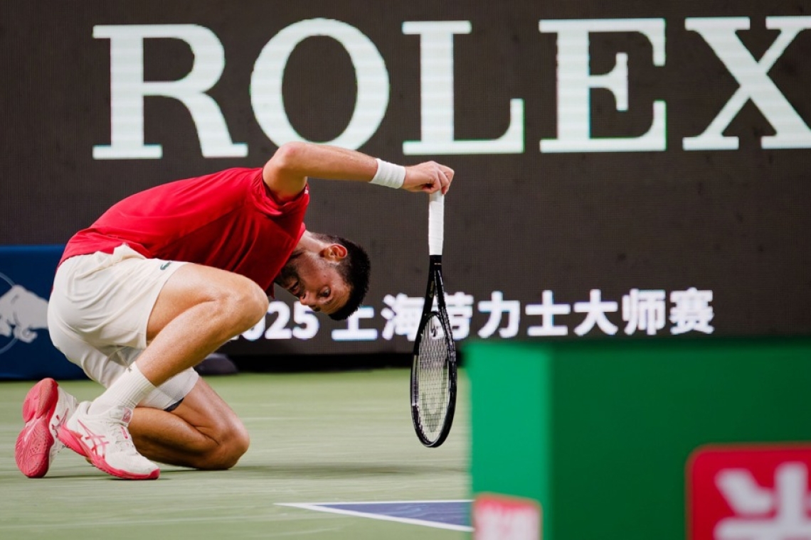Đoković kljub kolapsu in bolečinam v ahilovi tetivi le v četrtfinale