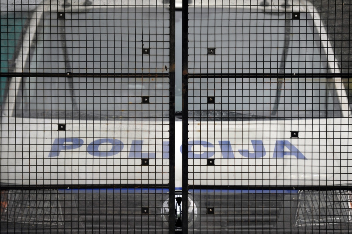 Mladoletnik, osumljen povzročitve hude telesne poškodbe s smrtnim izidom, se je sam predal policiji