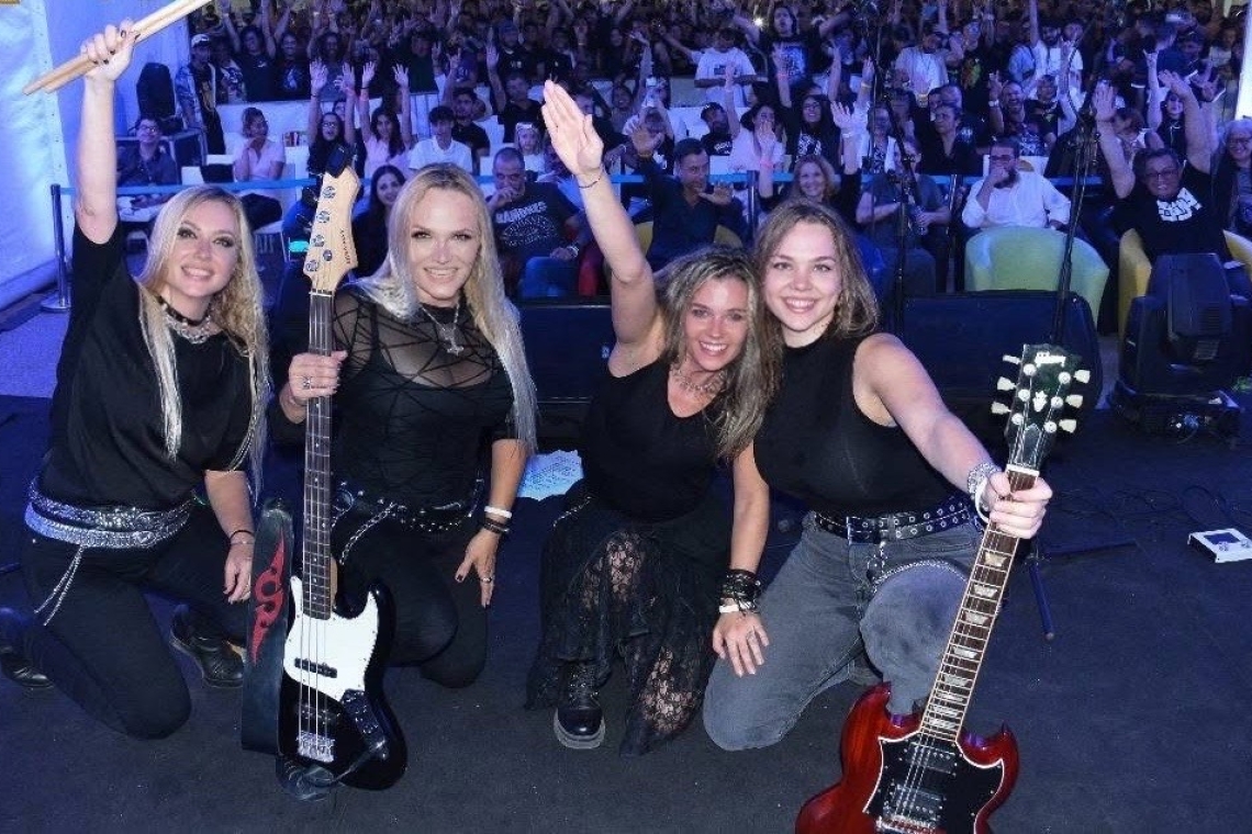 Hellcats navdušile Alžirijo z energičnim koncertom na glavnem trgu prestolnice