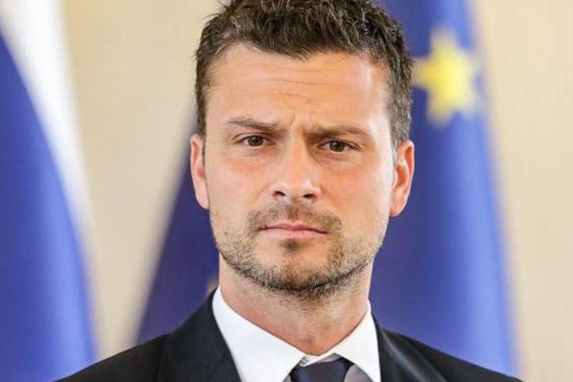 Prednik po ovadbi zaradi nasilja odstopil s poslanske funkcije