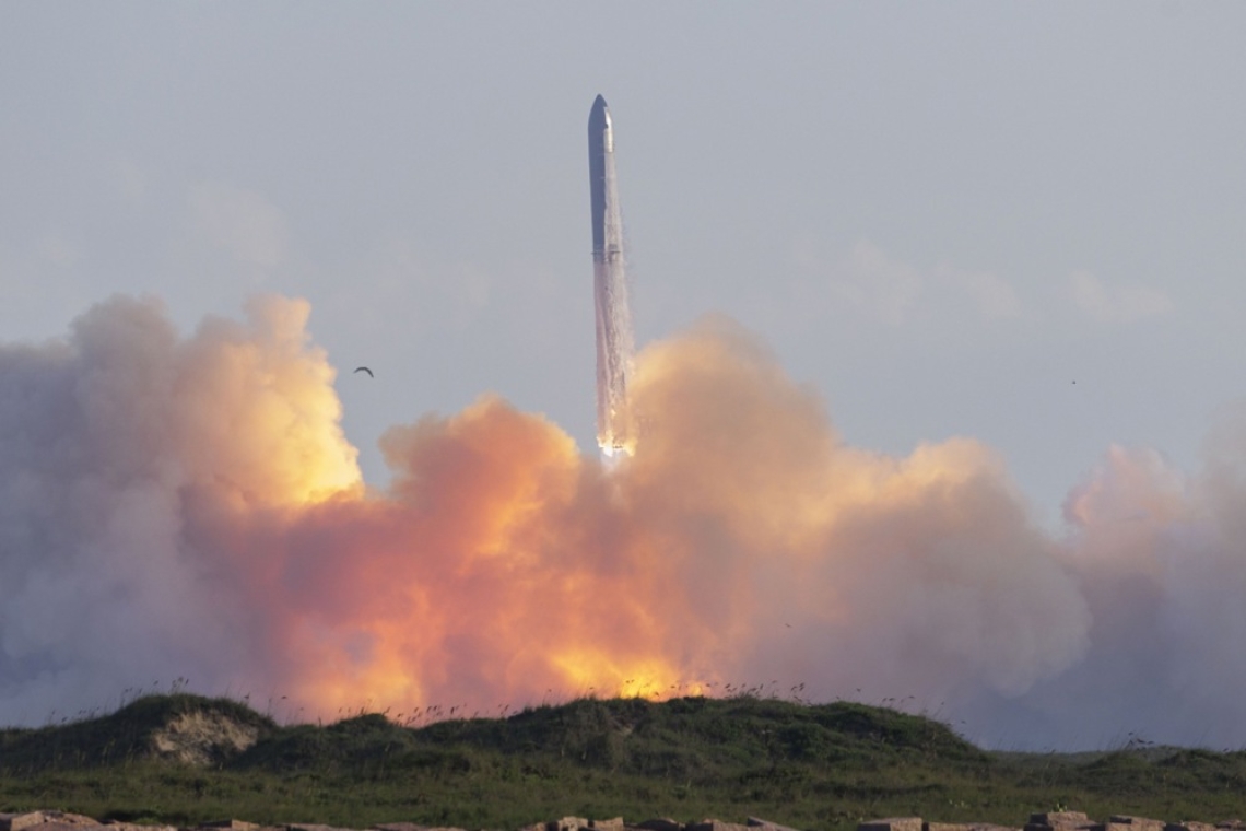 SpaceX uspešno zaključil 11. testni polet rakete Starship