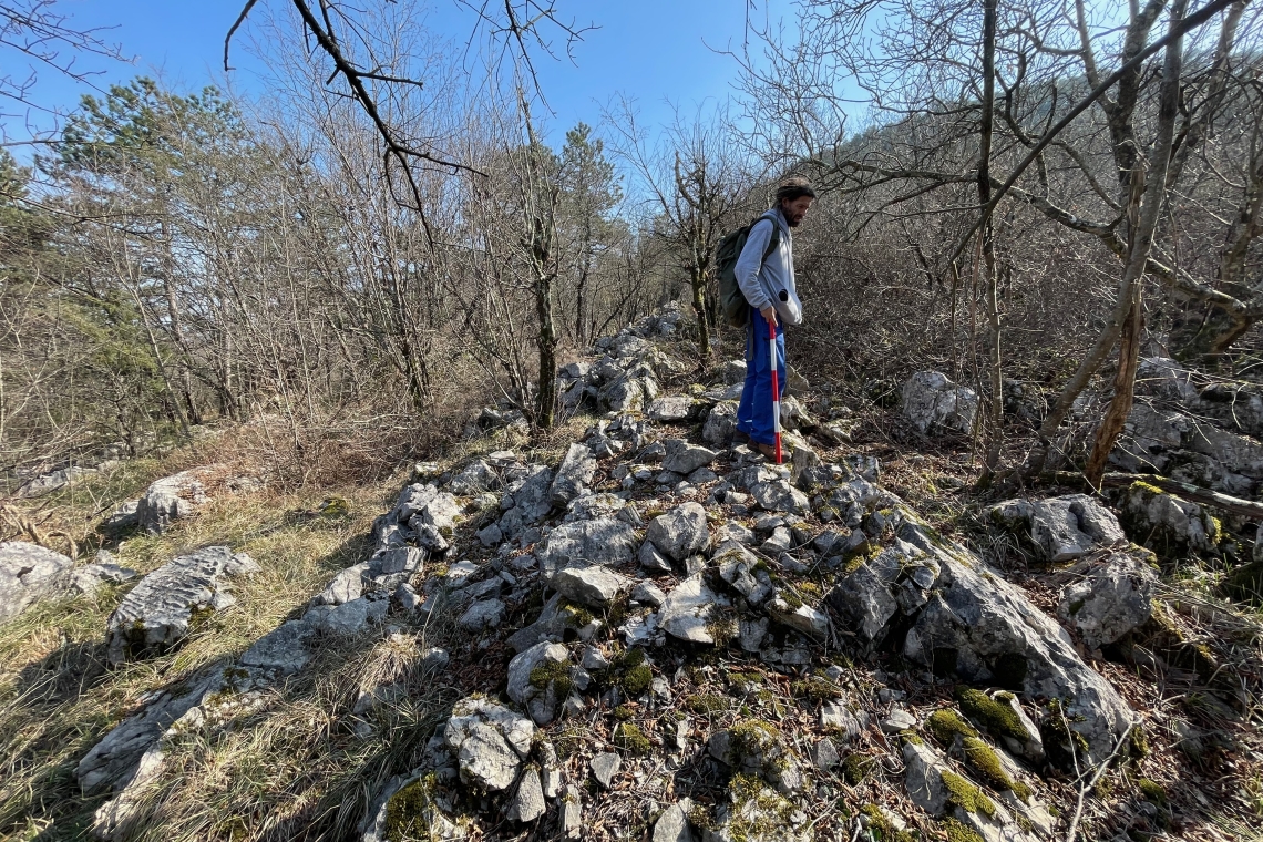 Slovenski arheologi odkrili prazgodovinske lovske megastrukture na Krasu