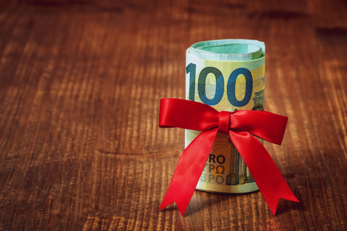 Vlada predlaga obvezno božičnico v višini 639 evrov z izjemo za podjetja v težavah