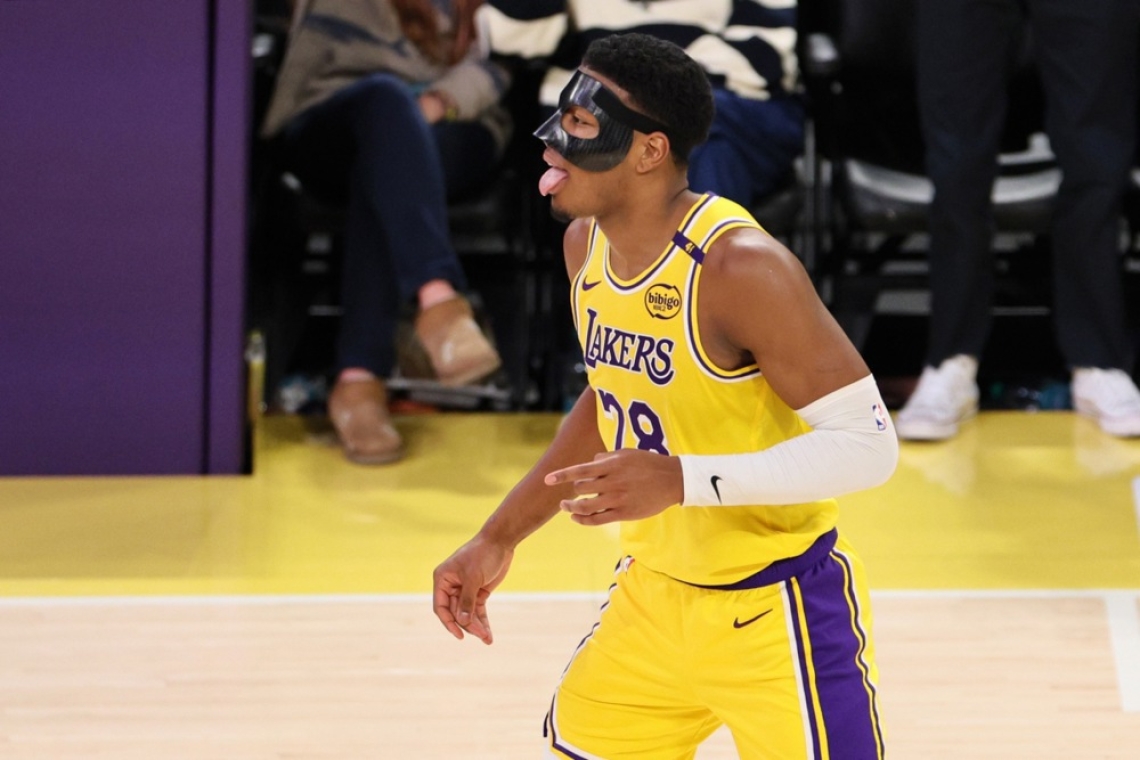 Lakers brez zvezdnikov izgubili proti Dallasu