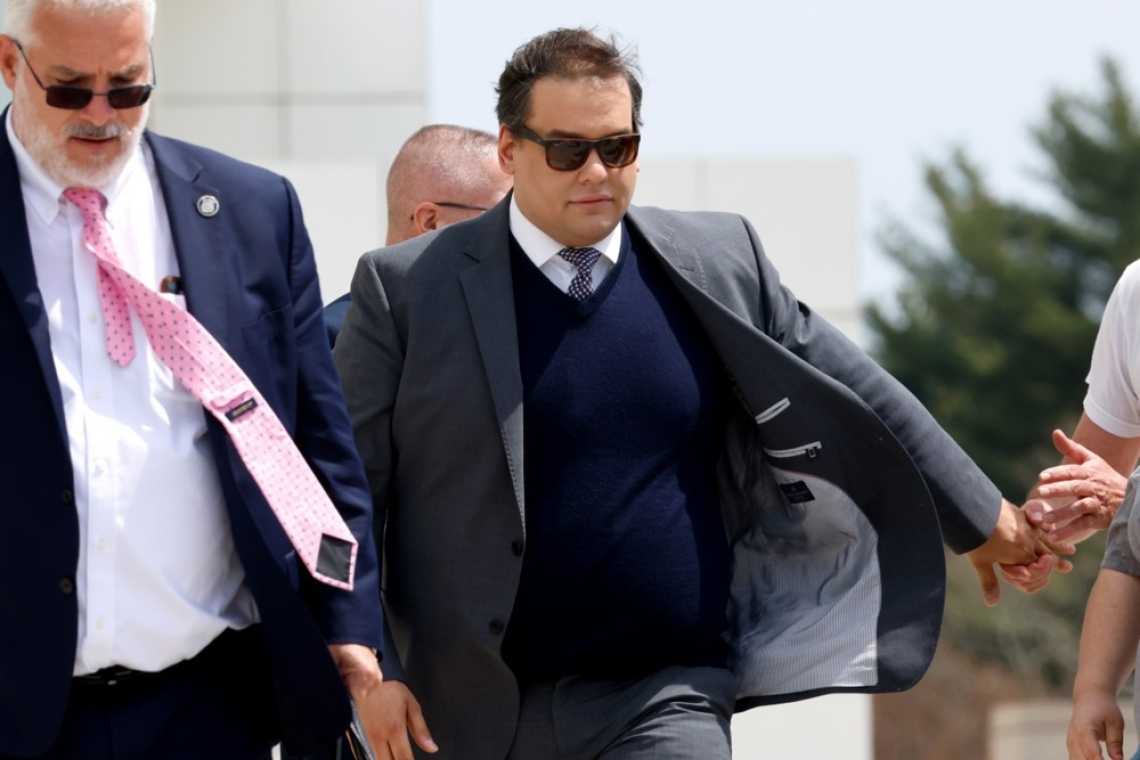 Trump pomilostil nekdanjega kongresnika Santosa, obsojenega zaradi kraje identitete in goljufij