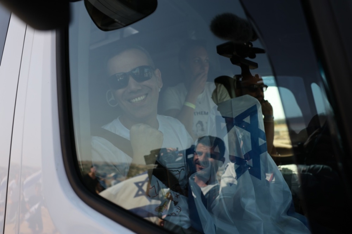 Hamas Izraelu predal trupli dveh talcev, Netanjahu pogojuje končanje vojne z razorožitvijo Gaze