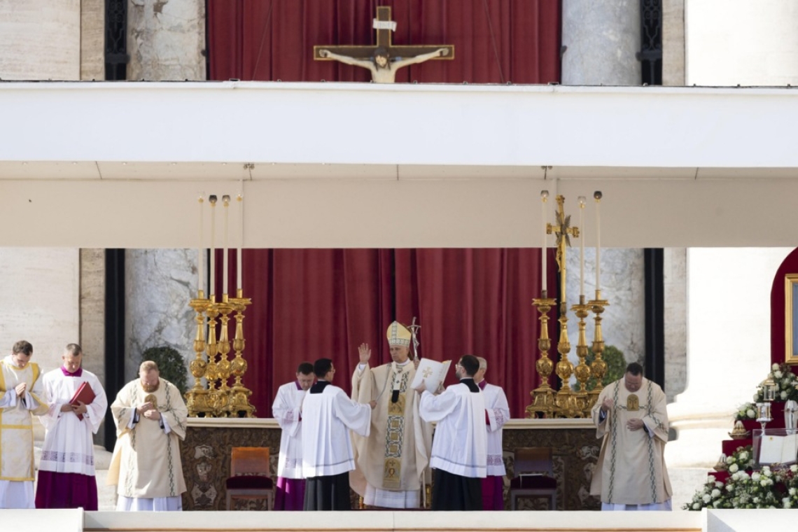 Papež Leon XIV. razglasil sedem novih svetnikov, med njimi tudi nekdanjega satanista in zdravnika revnih