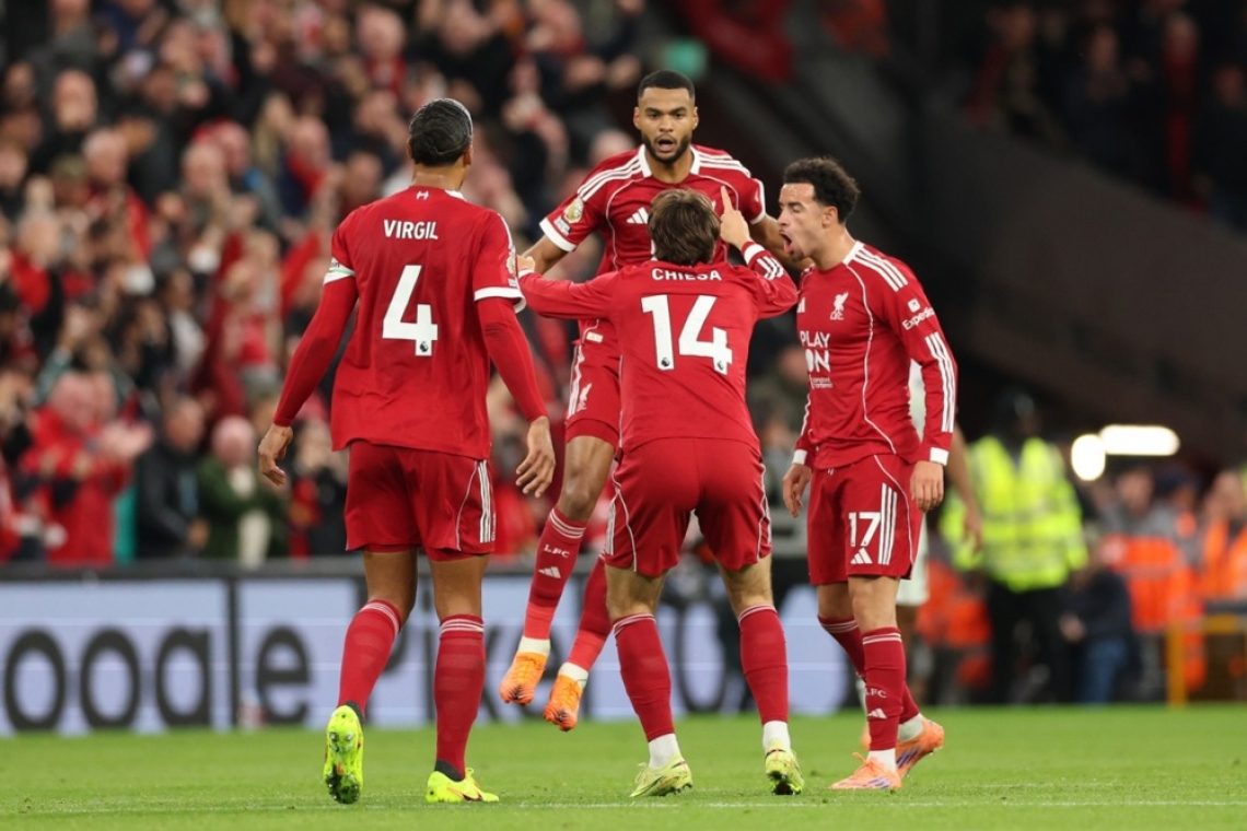 Manchester United do zmage na Anfieldu, Šeško s klopi