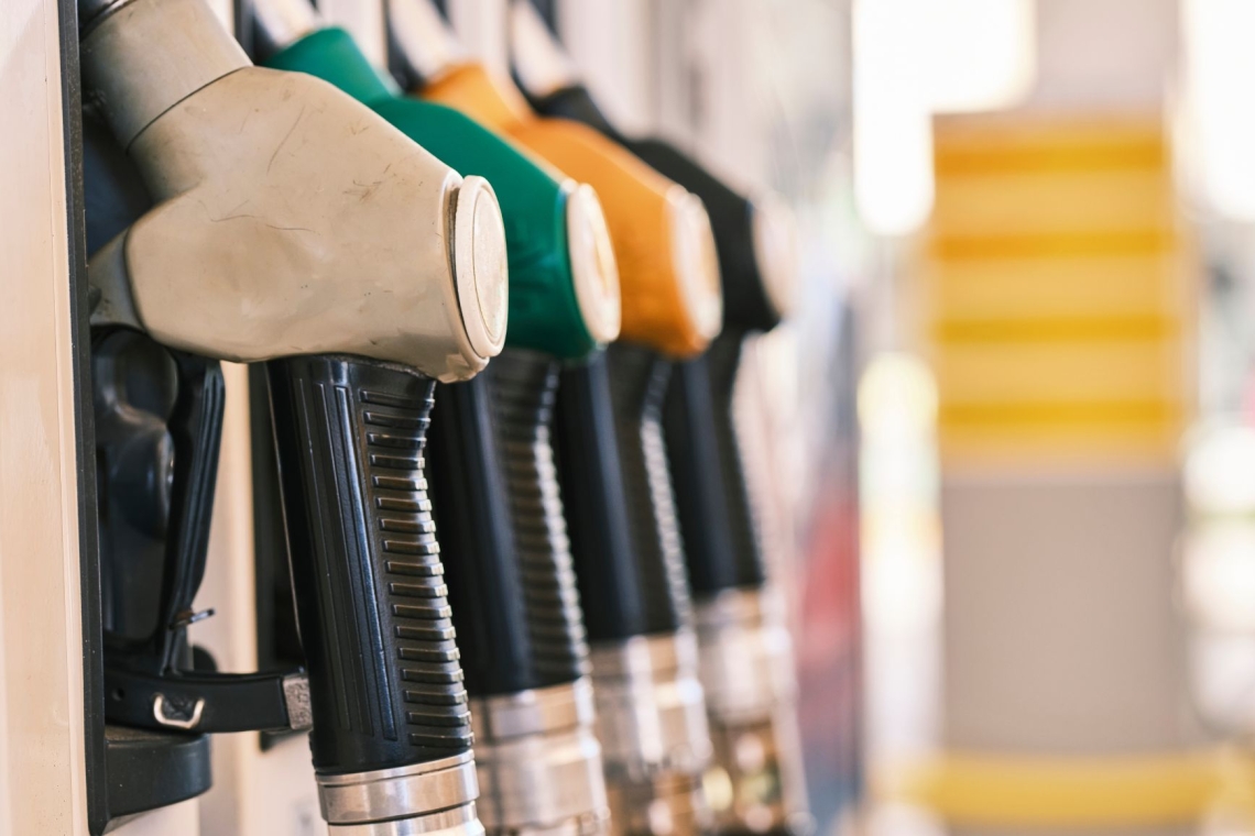 Cene reguliranih goriv se znižujejo, bencin in dizel cenejša za nekaj centov