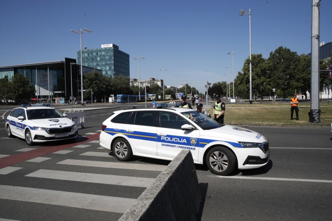 V streljanju v Zagrebu ranjen moški, osumljenec nekdanji policist in igralec Leon Lučić