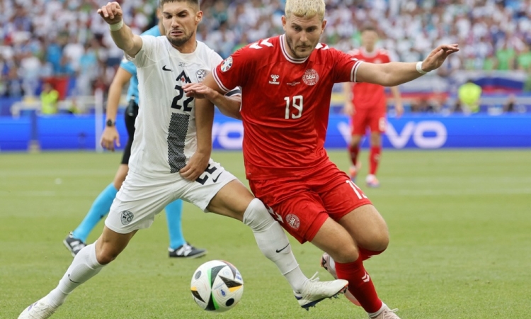 Feyenoord proti Panathinaikosu Gnezde Čerina dve uri prej