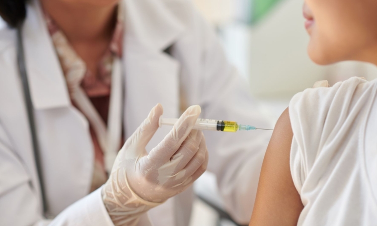 NIJZ: Povpraševanje po cepljenju proti gripi za zdaj podobno kot prejšnja leta