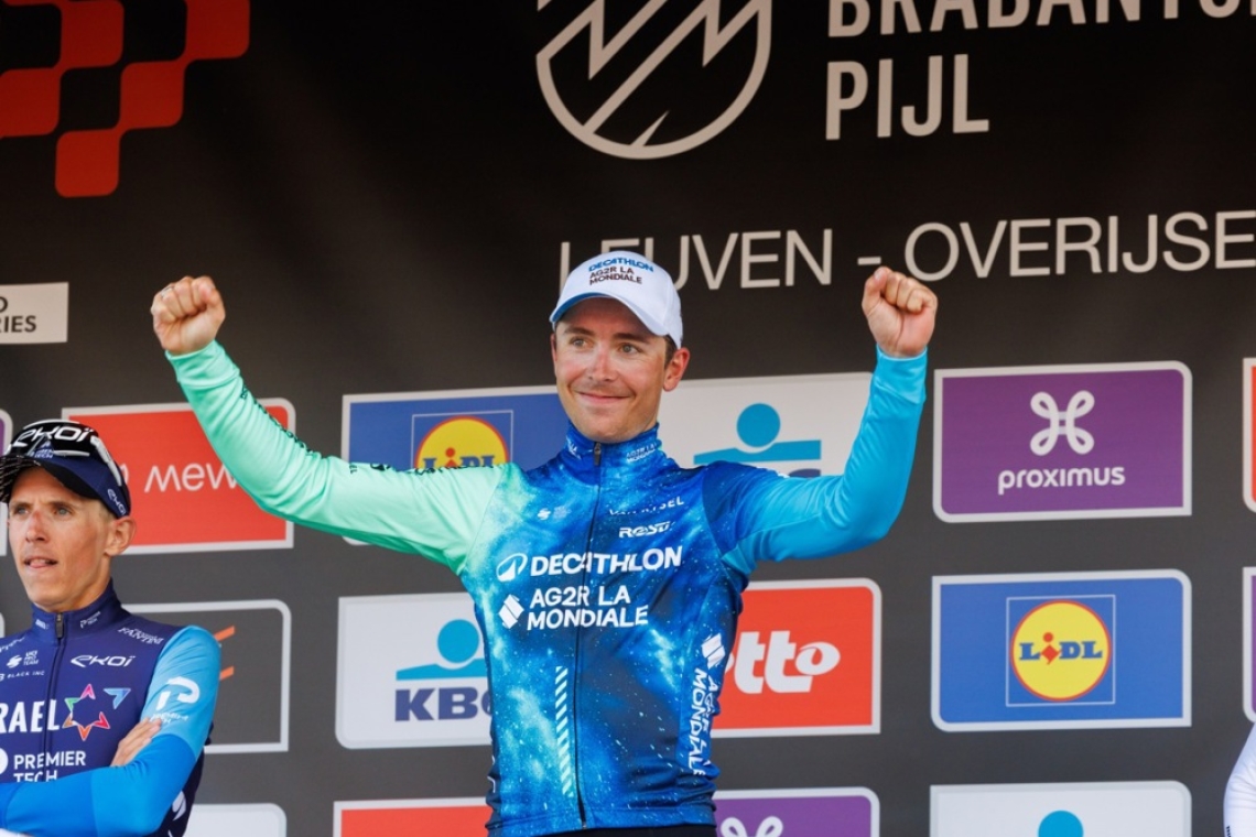 Cosnefroy se je pridružil Pogačarju v ekipi ZAE