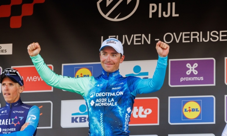 Cosnefroy se je pridružil Pogačarju v ekipi ZAE