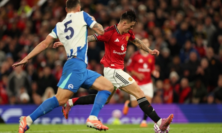 United boljši od Brightona, Šešku prva asistenca