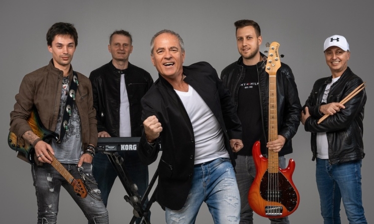 Vili Resnik bo s prijatelji v Cvetličarni obeležil 30 let samostojne kariere