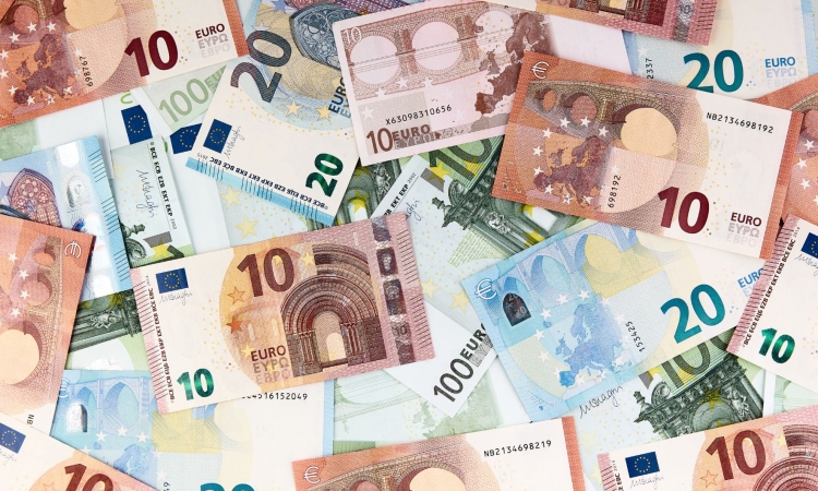 Vsi zaposleni bodo prejeli zimski regres v višini polovice minimalne plače