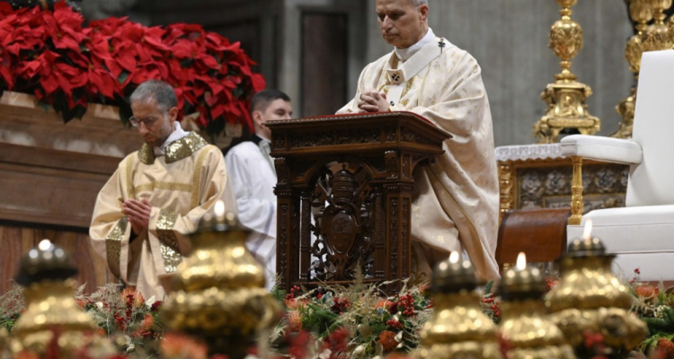 Papež Leon XIV. v božičnem nagovoru pozval k miru in solidarnosti
