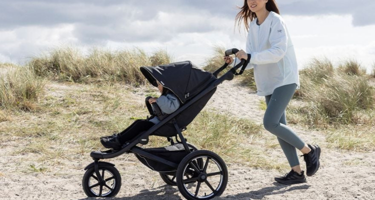 Thule Urban Glide 3 kot zanesljiv spremljevalec aktivnih staršev