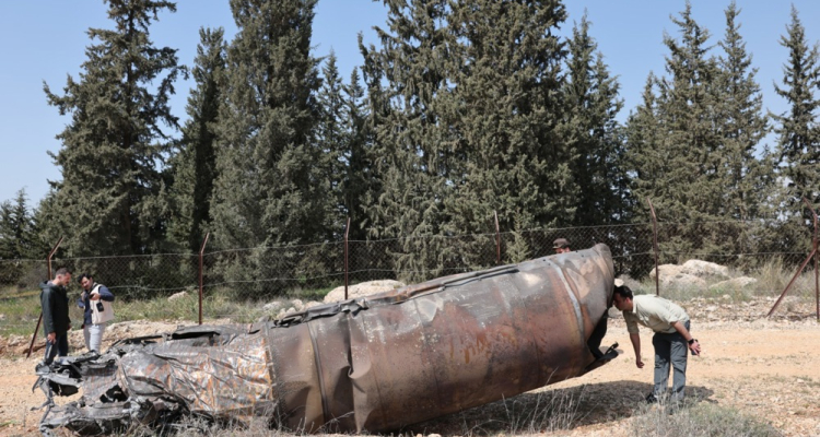 ZDA in Izrael nadaljujeta napade na Iran, ta odgovarja z raketami in dron