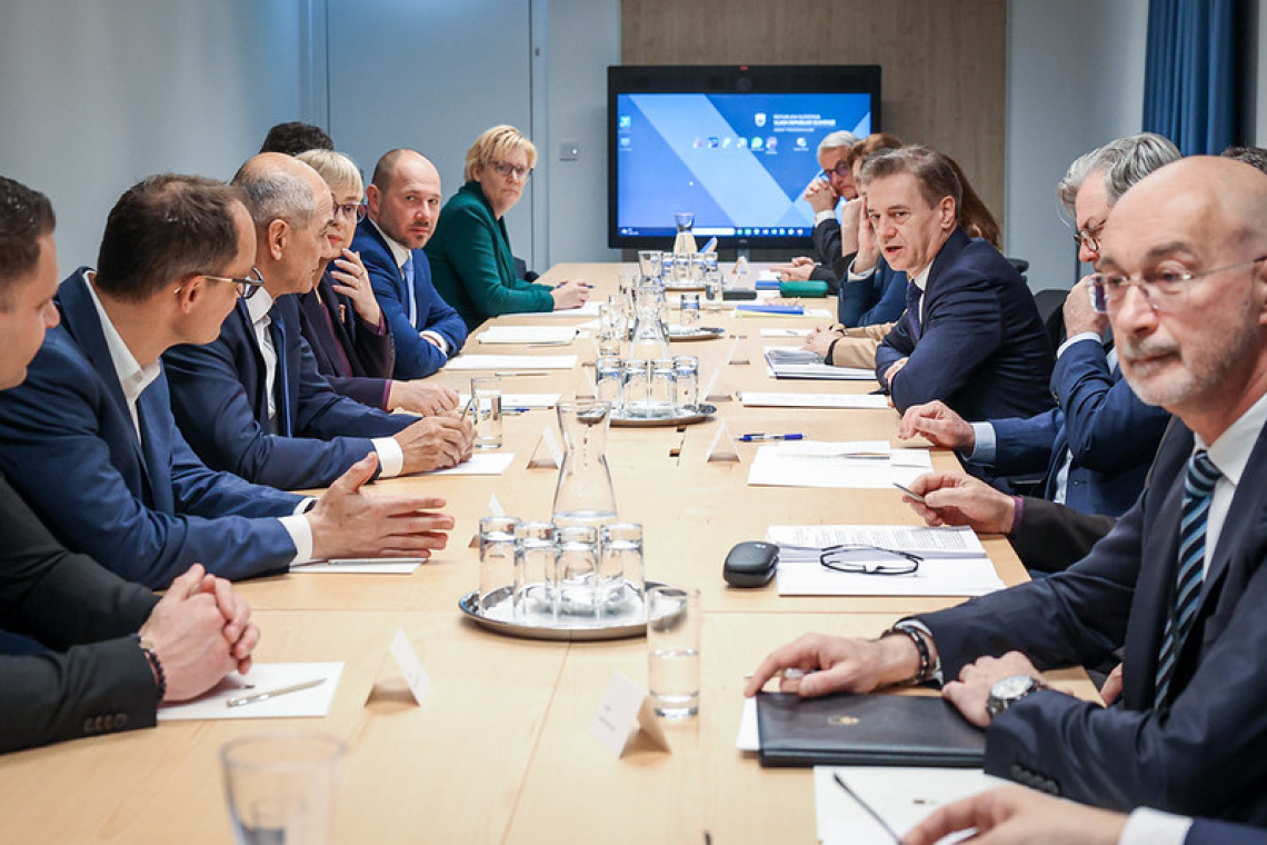 Vlada pripravlja ukrepe za boj proti korupciji in odziv na razmere