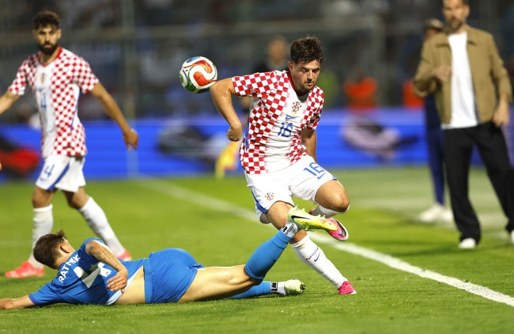 Slovenija v izdihljajih tekme izgubila na Hrvaškem 